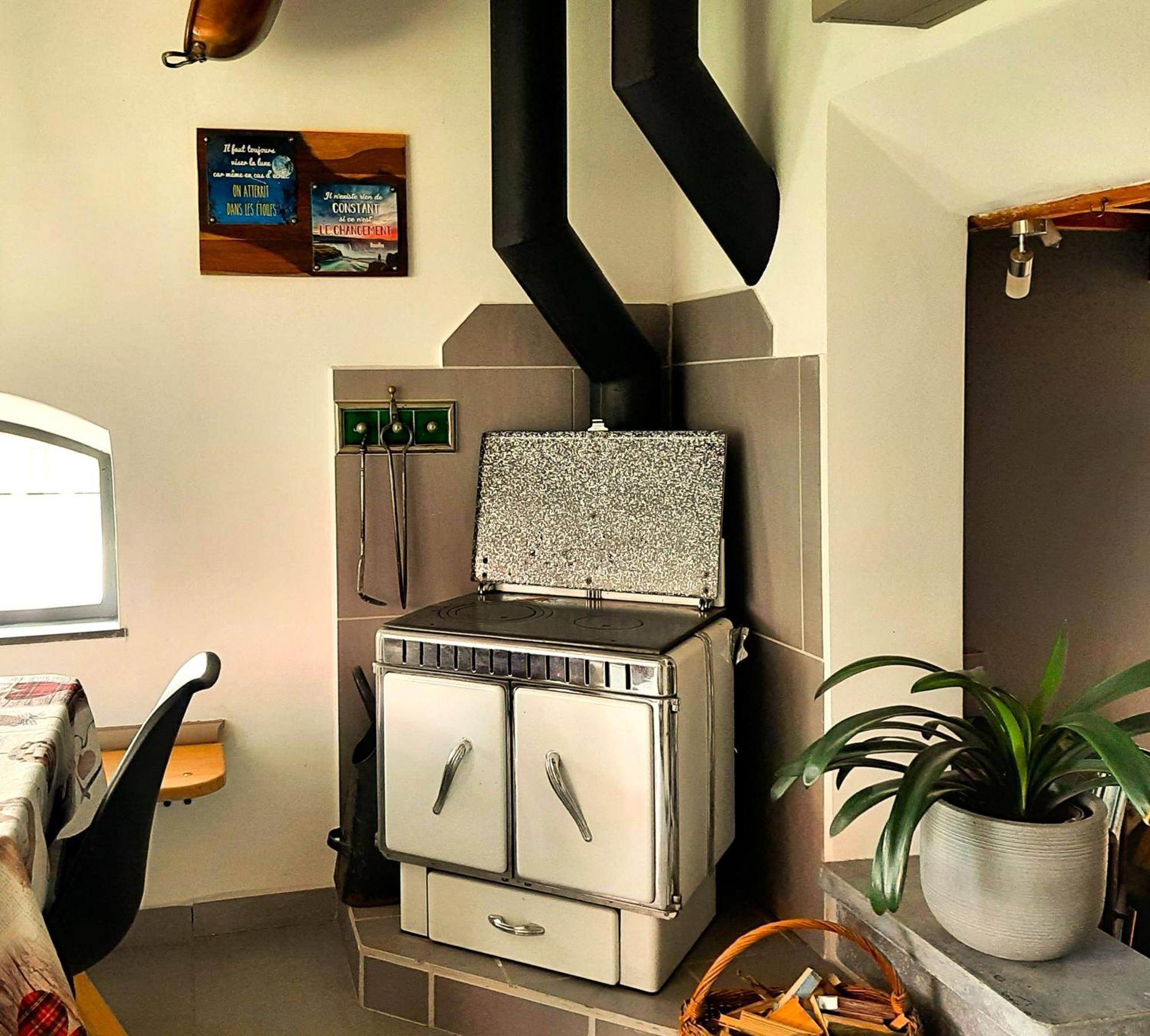 Aux Deux Amis Apartment สเตฟโล ภายนอก รูปภาพ